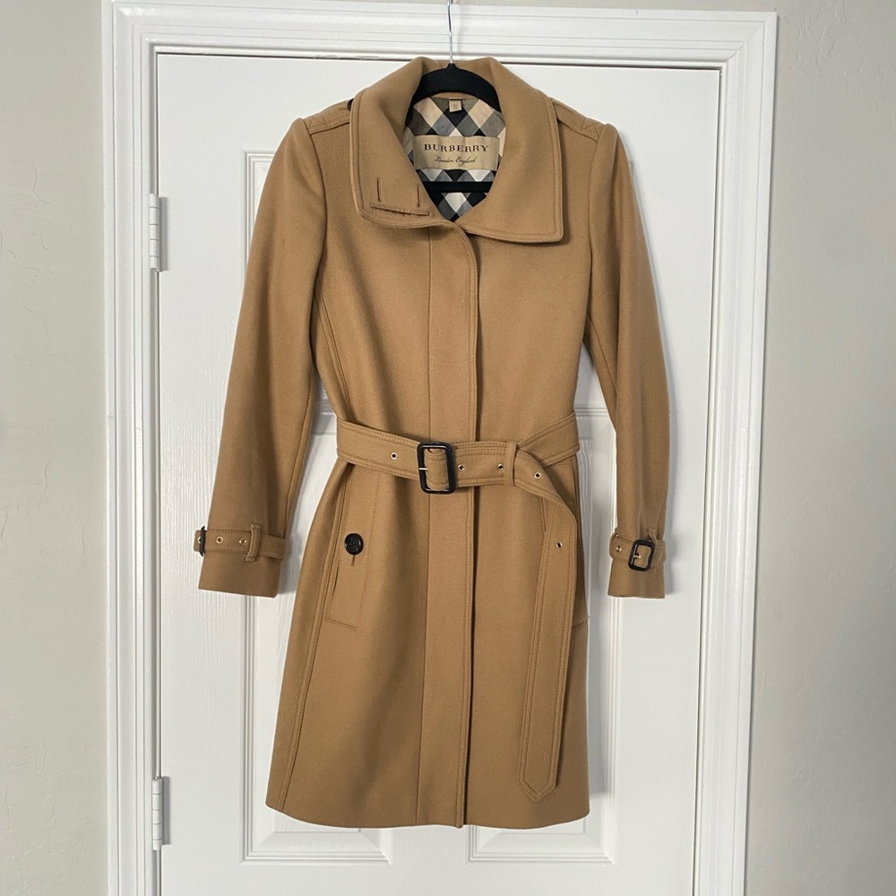 Beautiful Burberry Coat (ONE DAY SALE)‼️‼️‼️